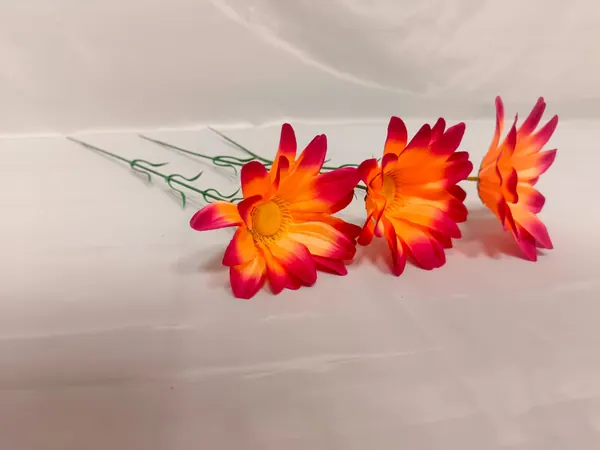 Цветы штучные